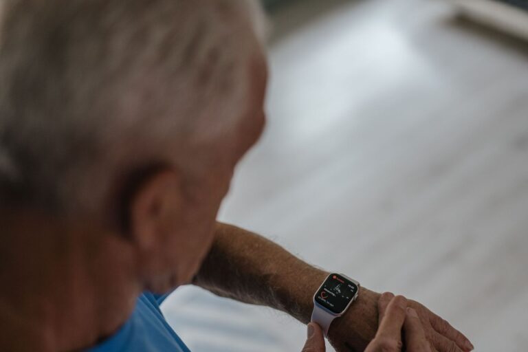 Wearable Technology for Seniors: Benefits, Devices & Safety Guide wearable technology for seniors